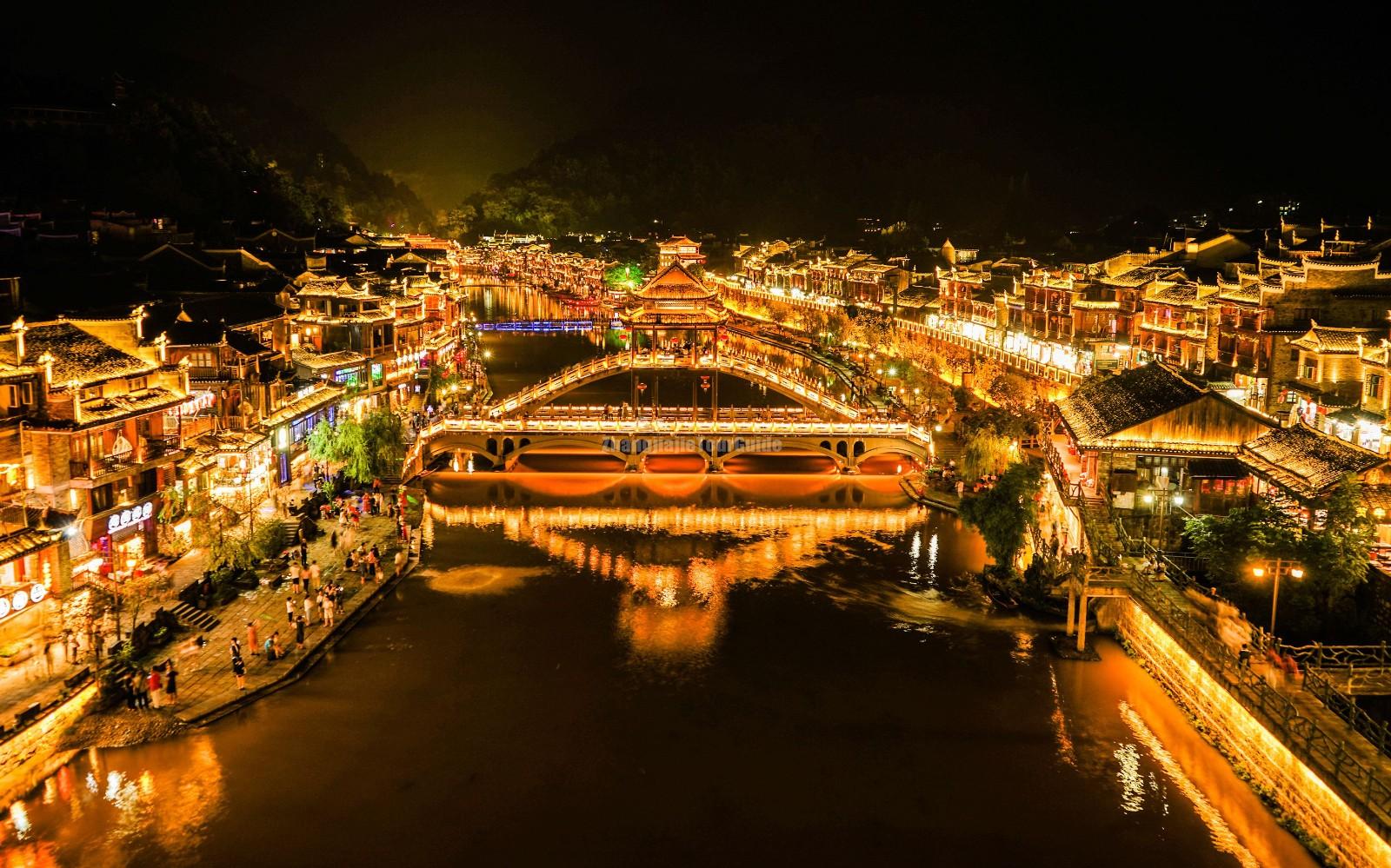 Night View of Fenghuang 