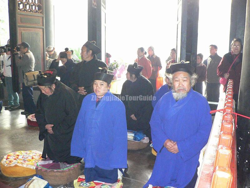 The Taoists in Chengdu Green Ram Temple