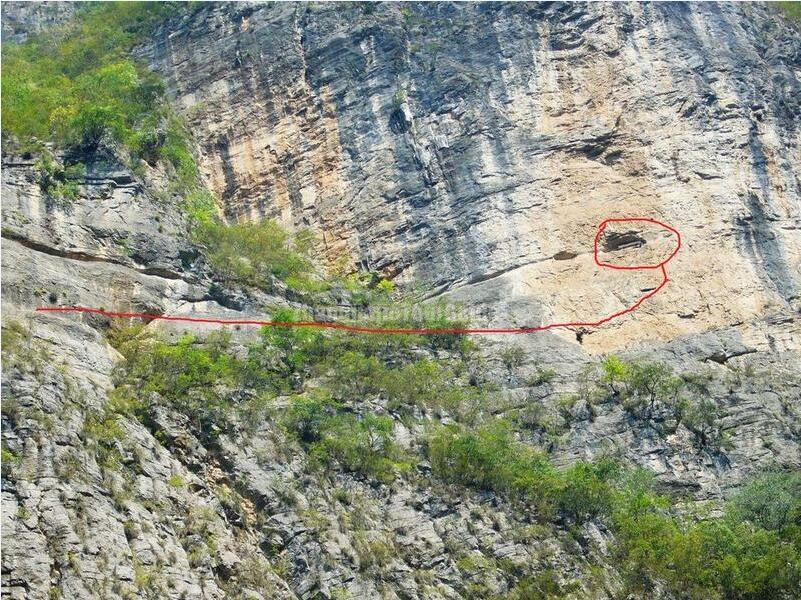 Hanging-coffin burial in Shennv Stream