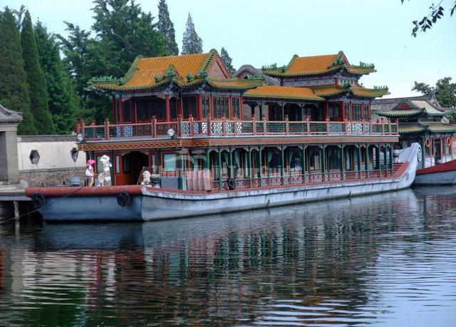 Summer Palace Houseboat