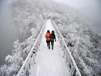 Tour Tianmen Mountain in Winter