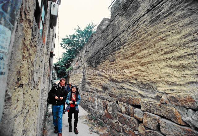 Visitors Visit Xian City Wall