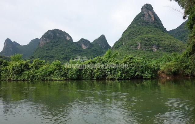 Yulong River Attractive Landscape Yangshuo