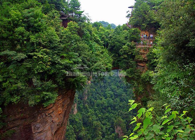 Rocky Natural Bridge