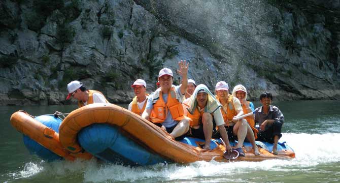4-day Zhangjiajie White Water Rafting Tour 4-day Zhangjiajie White Water Rafting Tour
